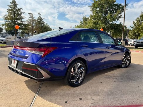 Used 2025 Hyundai Elantra Limited image 6