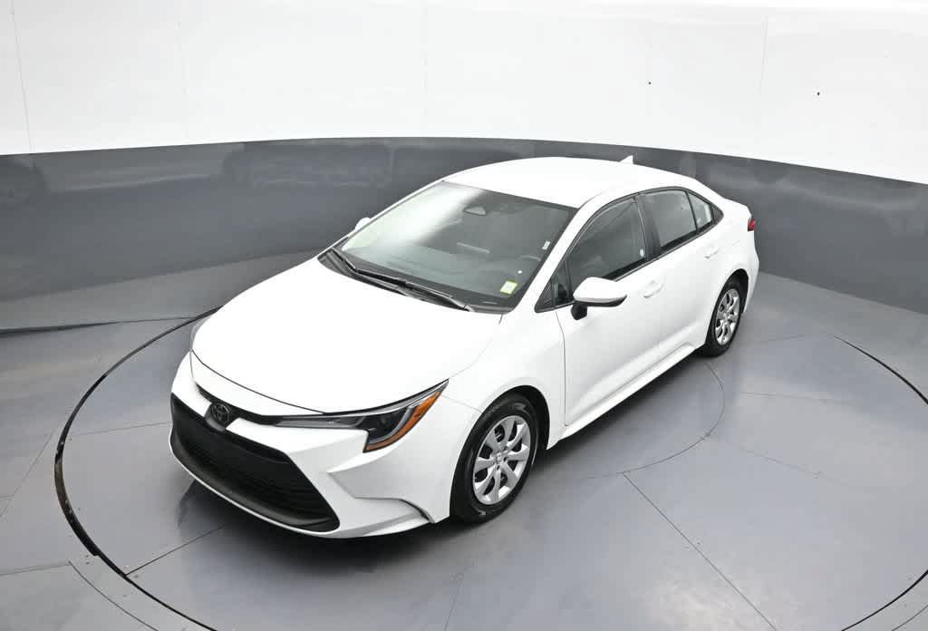 Used 2026 Toyota Corolla LE FWD image 32