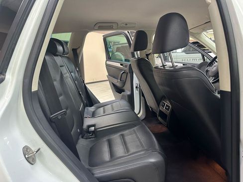 Used 2015 Volkswagen Touareg Sport AWD/4WD image 33