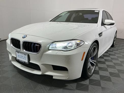 Used 2014 BMW M5 RWD image 2
