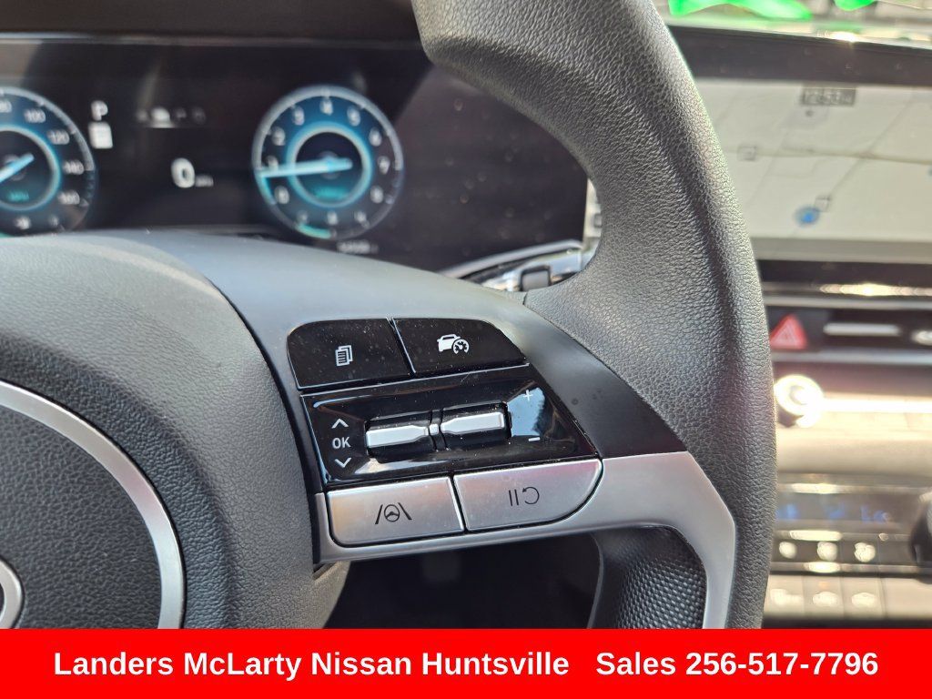 Used 2024 Hyundai Elantra SEL FWD image 25