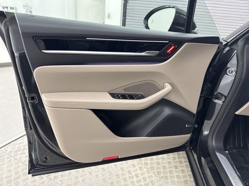 Certified 2025 Porsche Macan Electric image 24