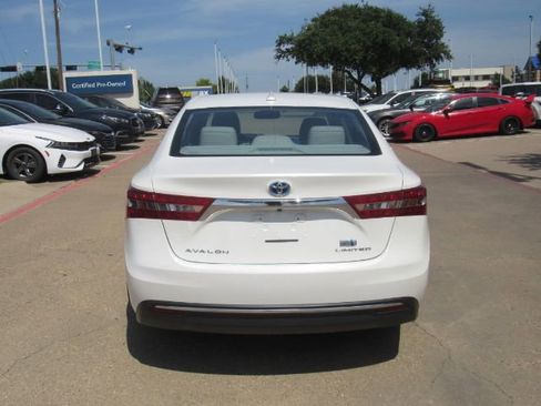 Used 2018 Toyota Avalon Limited image 7