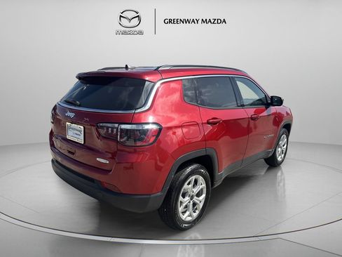 Used 2025 Jeep Compass Latitude w/ Sun & Sound Group AWD/4WD image 7