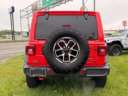 Used 2026 Jeep Wrangler Unlimited Rubicon AWD/4WD image 4