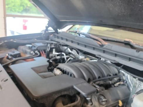 Used 2018 Chevrolet Silverado 1500 LT w/ LT Convenience Package AWD/4WD image 19