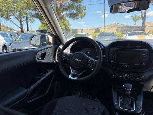 Used 2025 Kia Soul LX w/ LX Technology Package image 30