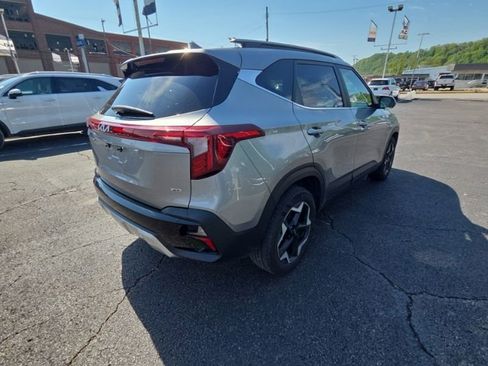 Used 2024 Kia Seltos EX AWD/4WD image 7