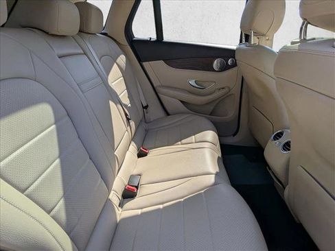 Used 2019 Mercedes-Benz GLC 350e 4MATIC image 19