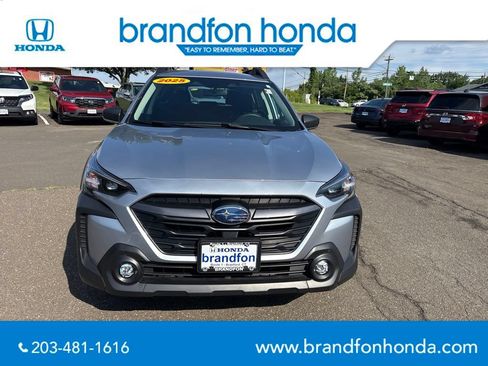 Used 2025 Subaru Outback AWD/4WD image 2