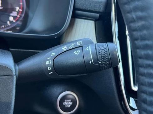 Used 2019 Volvo XC40 T5 Inscription image 33