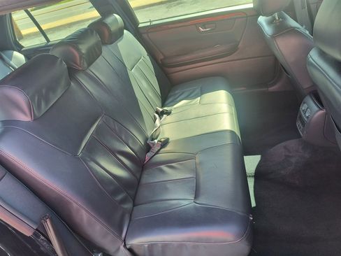 Used 2010 Cadillac DTS Limousine image 22