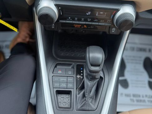 Used 2019 Toyota RAV4 LE w/ All Weather Liner Package AWD/4WD image 16