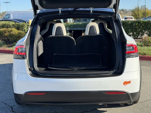 Used 2020 Tesla Model X Long Range image 13