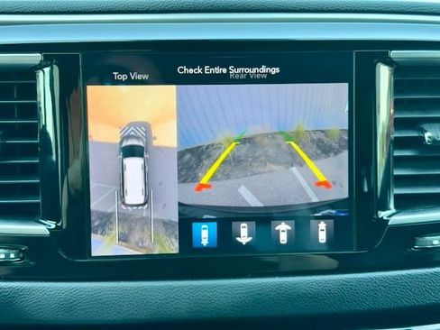 Used 2019 Chrysler Pacifica Touring-L Plus w/ Advanced Safetytec Group FWD image 20