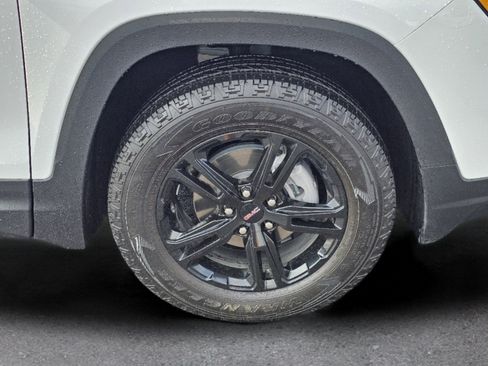 Used 2024 GMC Terrain AT4 image 12