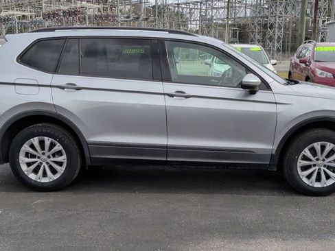 Used 2020 Volkswagen Tiguan S image 9