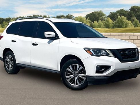 Used 2018 Nissan Pathfinder SV AWD/4WD image 2