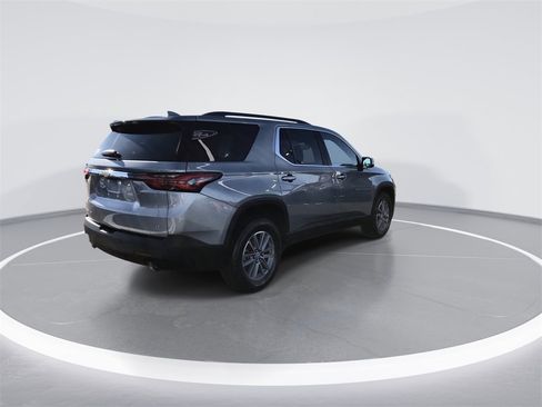Used 2023 Chevrolet Traverse LT w/ Rear Camera Mirror Package image 8