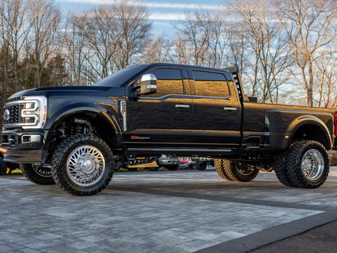 Used 2024 Ford F450 Platinum w/ FX4 Off-Road Package image 4