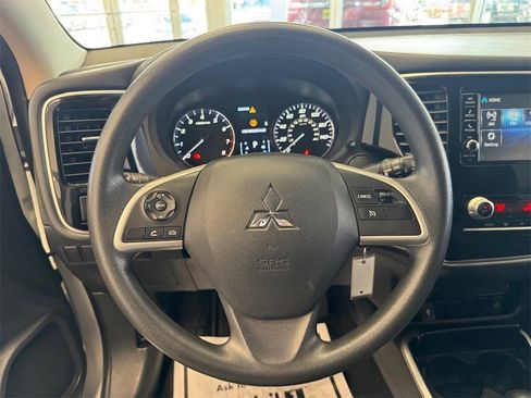 Used 2020 Mitsubishi Outlander ES image 27