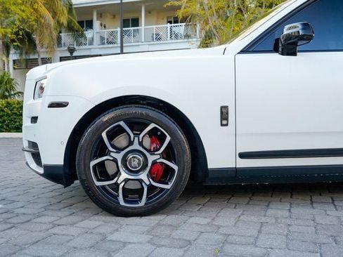 Used 2023 Rolls-Royce Cullinan Black Badge w/ Driver's Package image 17