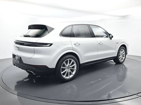 Certified 2024 Porsche Cayenne AWD/4WD image 14