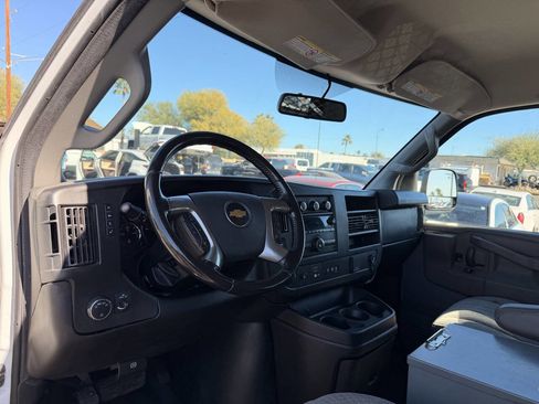 Used 2017 Chevrolet Express 2500 image 20
