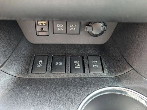 Used 2017 Toyota Highlander Limited AWD/4WD image 16