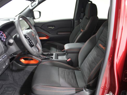 Used 2025 Nissan Frontier PRO-4X AWD/4WD image 3