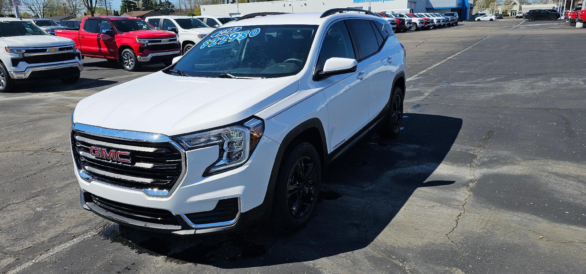 Certified 2023 GMC Terrain SLE w/ Driver Convenience Package AWD/4WD image 3