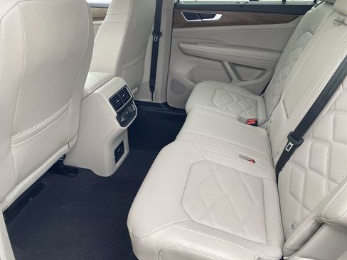 New 2026 Volkswagen Atlas SE image 13