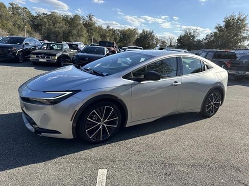 Used 2023 Toyota Prius XLE image 5