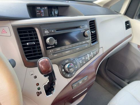 Used 2013 Toyota Sienna XLE image 24