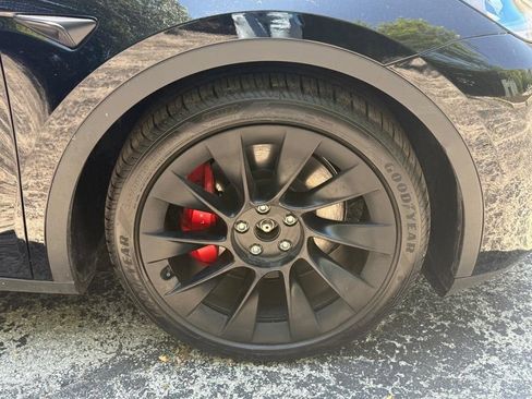 Used 2024 Tesla Model Y Performance AWD/4WD image 9