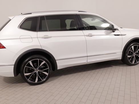 Used 2024 Volkswagen Tiguan SEL R-Line AWD/4WD image 10
