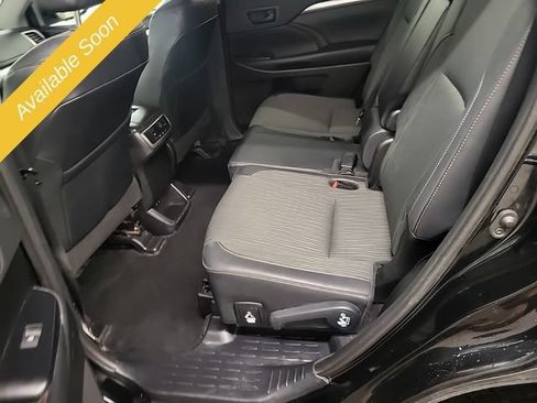 Used 2019 Toyota Highlander LE AWD/4WD image 10