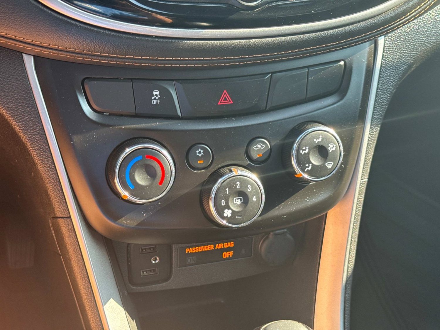 Used 2020 Chevrolet Trax LT w/ LT Convenience Package FWD image 31