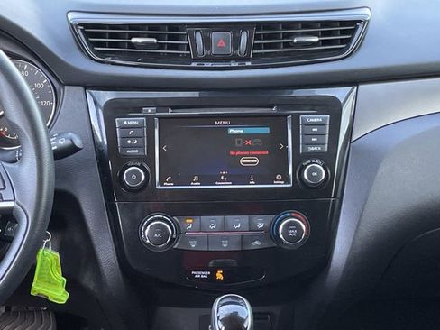 Used 2021 Nissan Rogue Sport S image 16