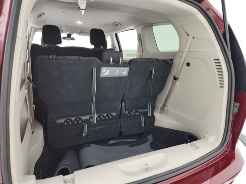 Used 2021 Chrysler Voyager L image 7