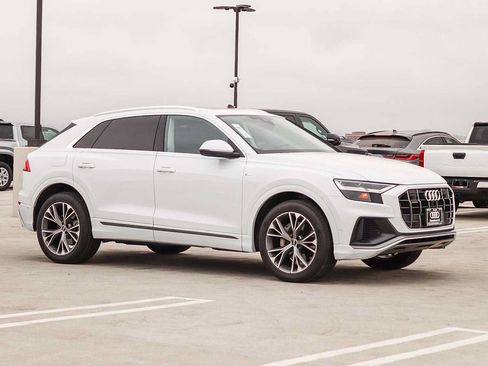 Used 2022 Audi Q8 Premium Plus w/ Premium Plus Package AWD/4WD image 3