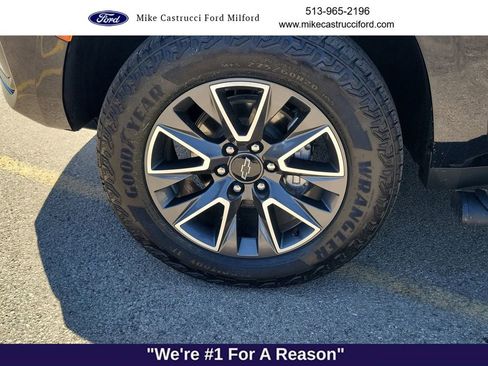 Used 2024 Chevrolet Suburban Z71 w/ Luxury Package AWD/4WD image 9