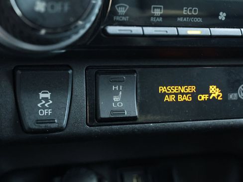 Used 2021 Toyota RAV4 XSE image 4