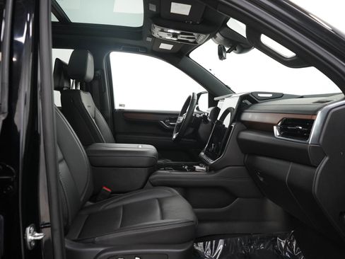 Used 2025 GMC Yukon Denali w/ Denali Reserve Package AWD/4WD image 13