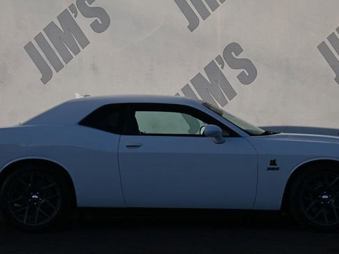 Used 2016 Dodge Challenger R/T Scat Pack w/ Driver Convenience Group image 4