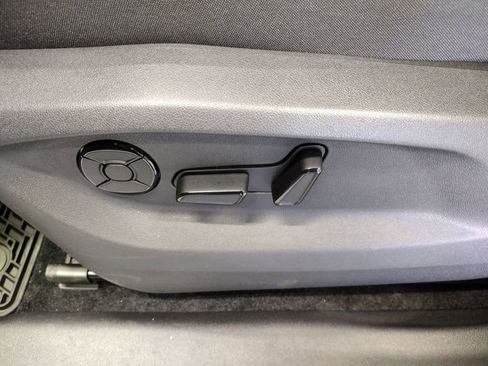 New 2026 Volkswagen Tiguan SE R-Line image 23