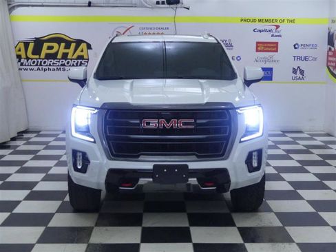 Used 2022 GMC Yukon XL AT4 image 2