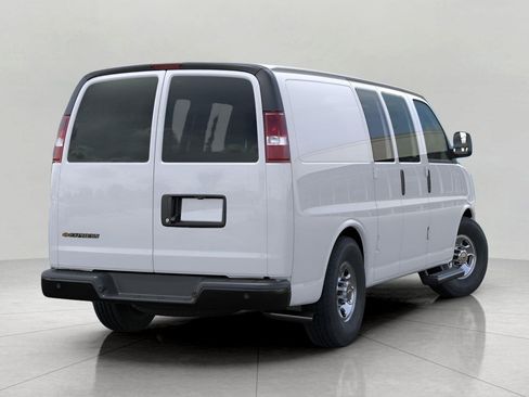New 2026 Chevrolet Express 2500 w/ Communications Package RWD image 4