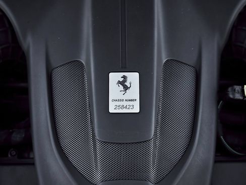 Used 2020 Ferrari Portofino RWD image 19