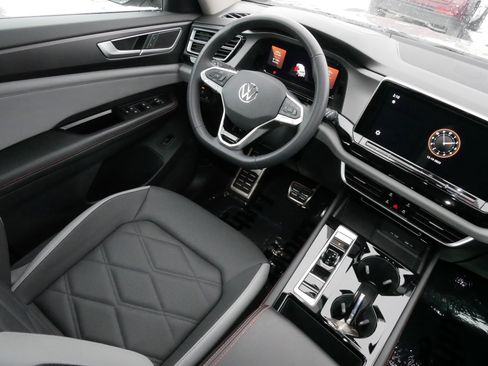 Certified 2024 Volkswagen Atlas Peak Edition SEL image 9